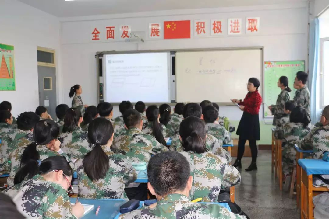 定格红烛奋斗者的足迹记包铁二中张淑丽老师