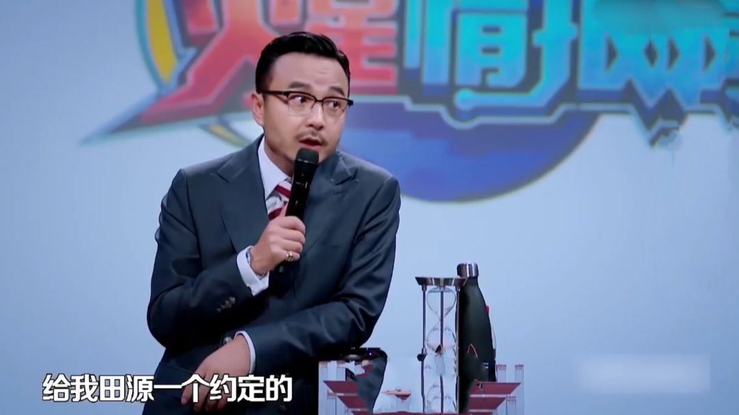 原创天天兄弟感情深!汪涵夫妇出席活动,还带着好兄弟田源与小五