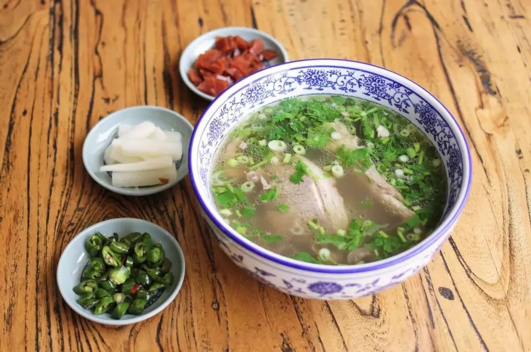 曲江这家开了30年的水盆羊肉,凭什么排到西安第一?_淳澄