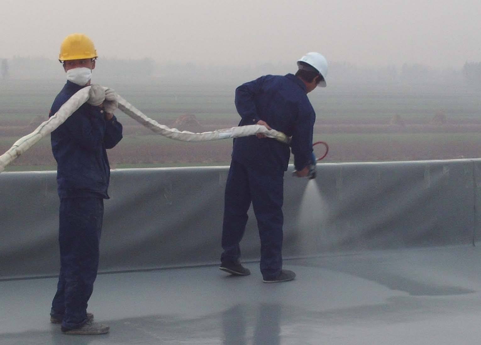 二,聚脲防水涂料喷涂施工时注意事项:1,在进行喷涂聚脲施工时,应根据