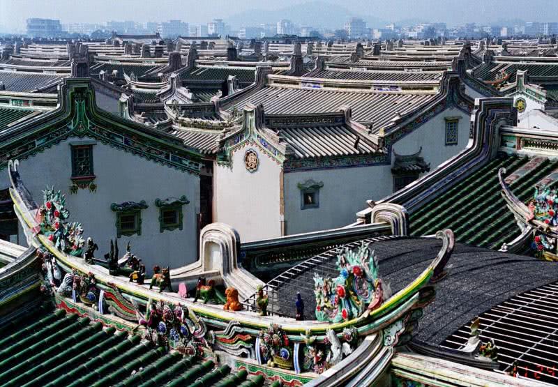 潮汕民居是广东省潮汕地区传统民居建筑,特点鲜明,具有很高的美学价值