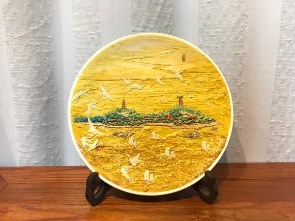 温州瓯塑龙泉宝剑普陀船模金银彩绣泥金彩漆舟山渔民画竹编果盒龙泉