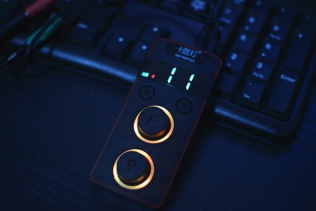 冯提莫直播估计也就用这个,十盏灯直播套装让你瞬间变身主播_调节