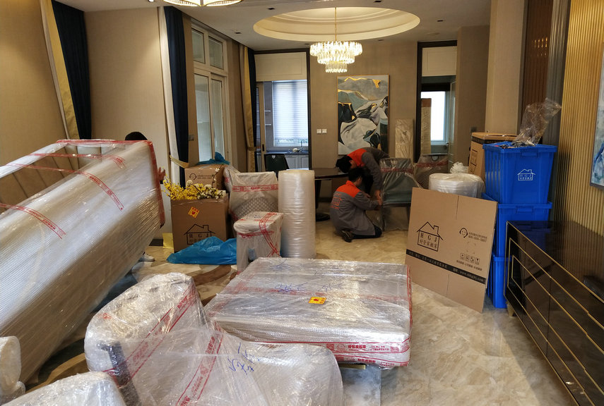 完成装修后,总会凉房通风一段时间,让甲醛等有害物质挥发后再搬家入住