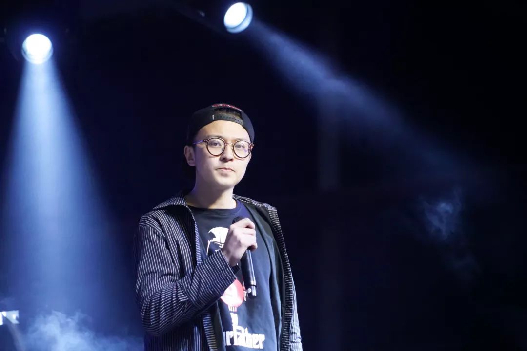 点击收获来自土星的礼物