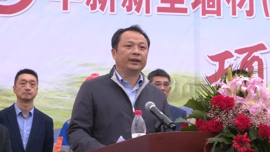 市领导李新桥,刘斌,高维鹏,徐平权,董学敏分别参加项目开工