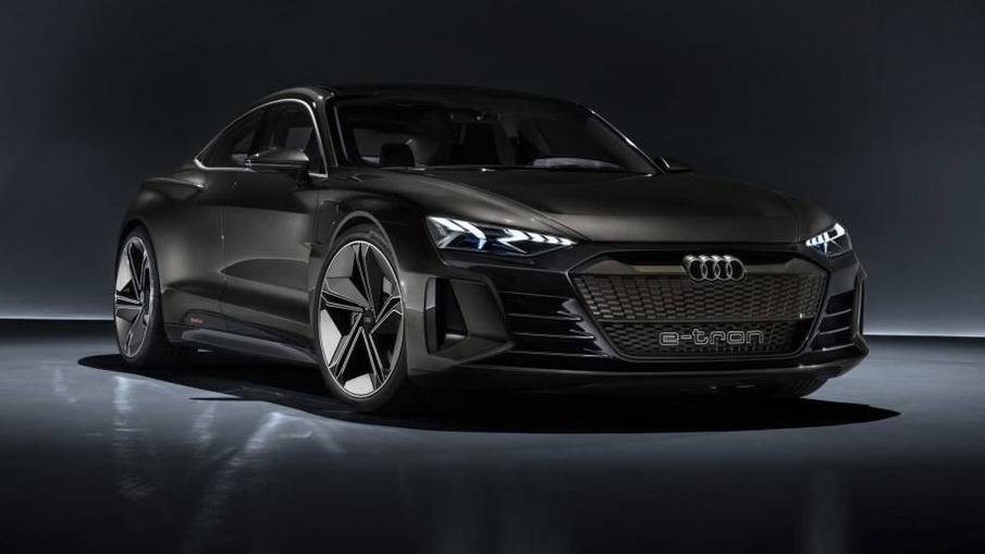 而随着钢铁侠的离去,复仇者联盟的散发的光环也随之告