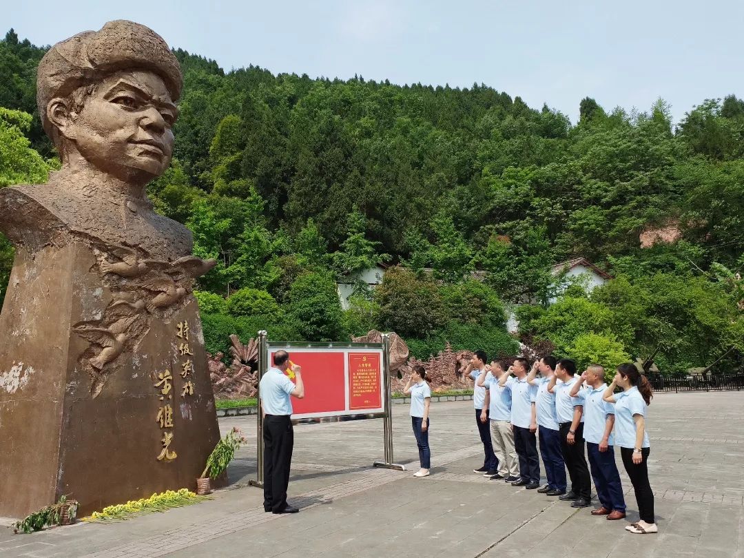 节日敬英雄学劳模庆五一