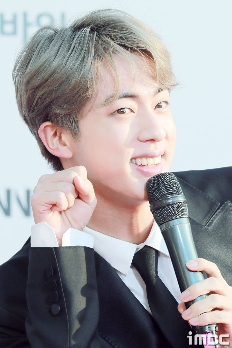 视觉强盗 防弹少年团jin获"最想一起去赏樱花的偶像"1位