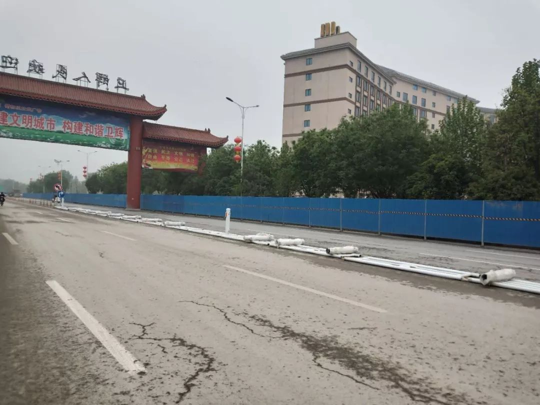 人行道上围栏,比干大道又有啥新动作?