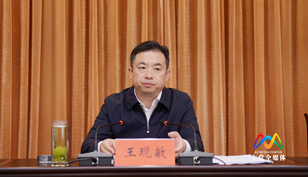 会上,区委常委,政法委书记樊培元总结了2018年全区