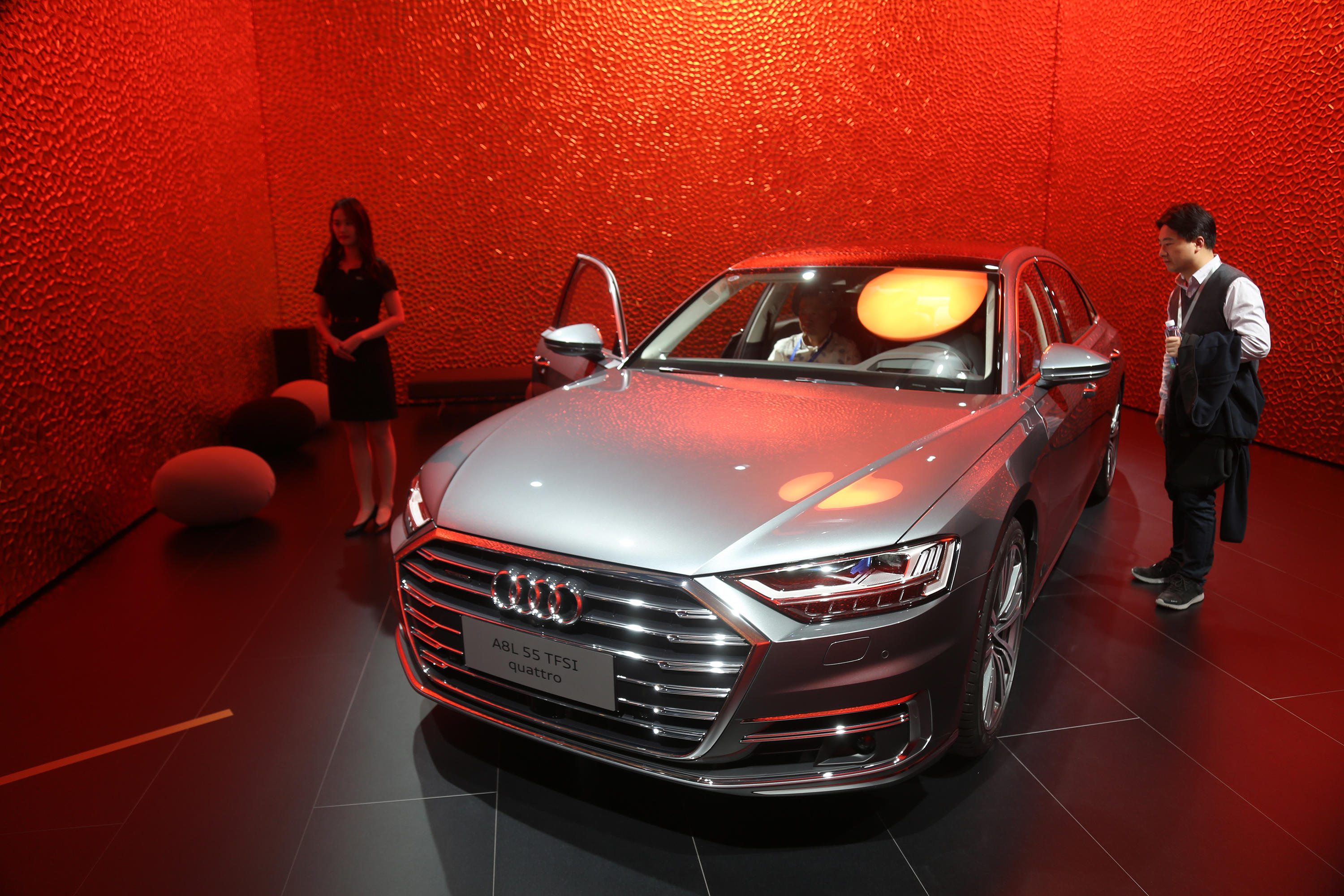 实拍全新奥迪a8l 19年豪华d级旗舰,或将亮相深港澳车展!