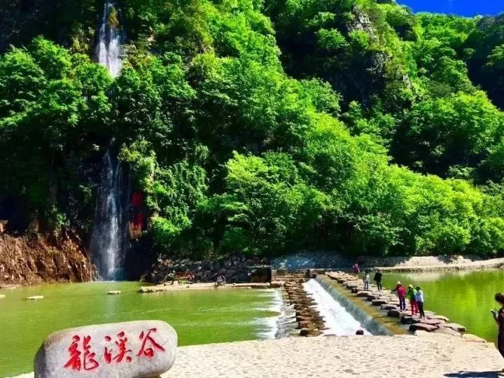 映山紅出行時間:4月28日—5月15日踏青地點:桓仁滿族自治縣龍溪谷景區