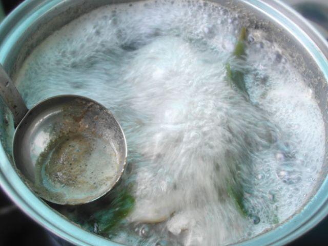 原创煮肉时上面的浮沫到底是精华还是脏东西?下次别再傻傻的丢掉了