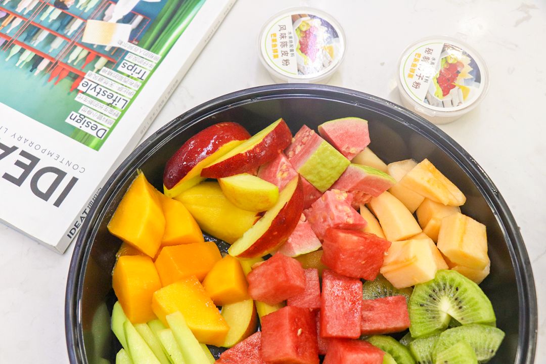 当然还有下午茶必备的甘草水果拼盘啦!