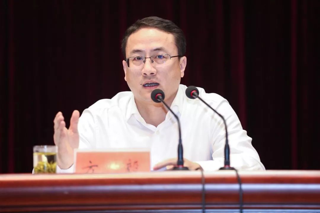 县委书记方毅在会上强调"全力打赢教育翻身仗,拥抱桐庐教育高质量