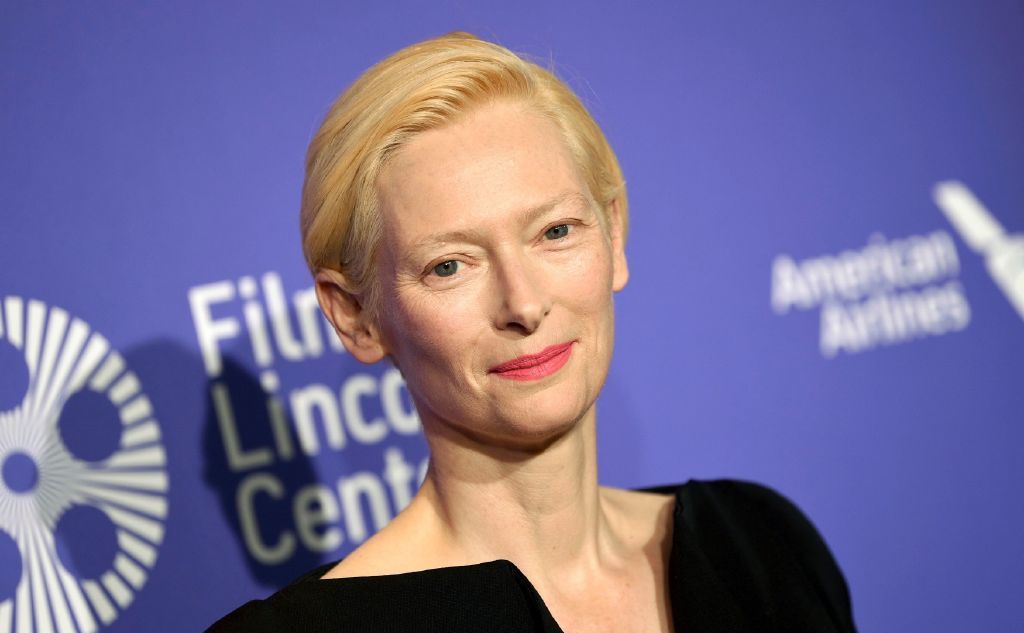 59岁蒂尔达·斯文顿现身!脸上虽布满皱纹,身材却保持26岁的骄傲