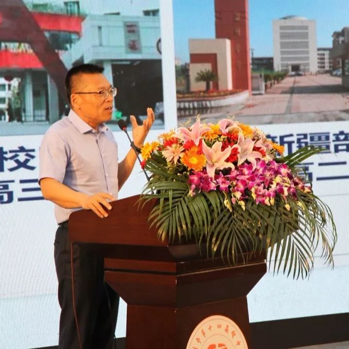 市教育教学研究院胡玫院长主持下,温州中学徐坚,温州第二高级中学吴军