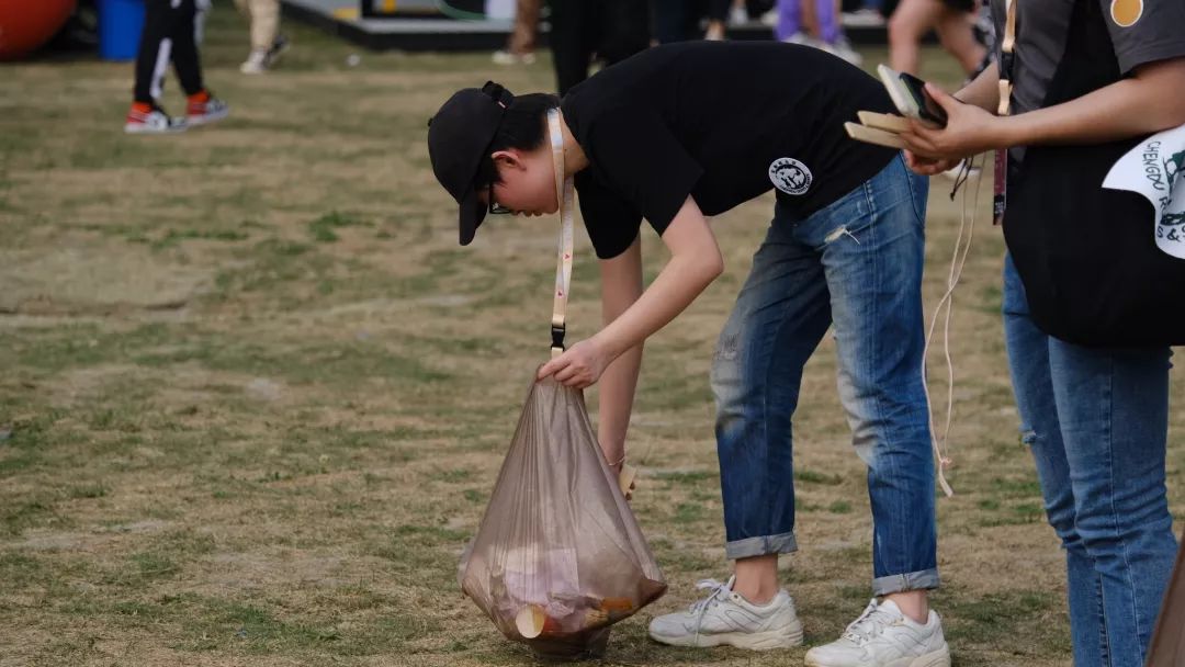 活动回顾我们在音乐节捡垃圾