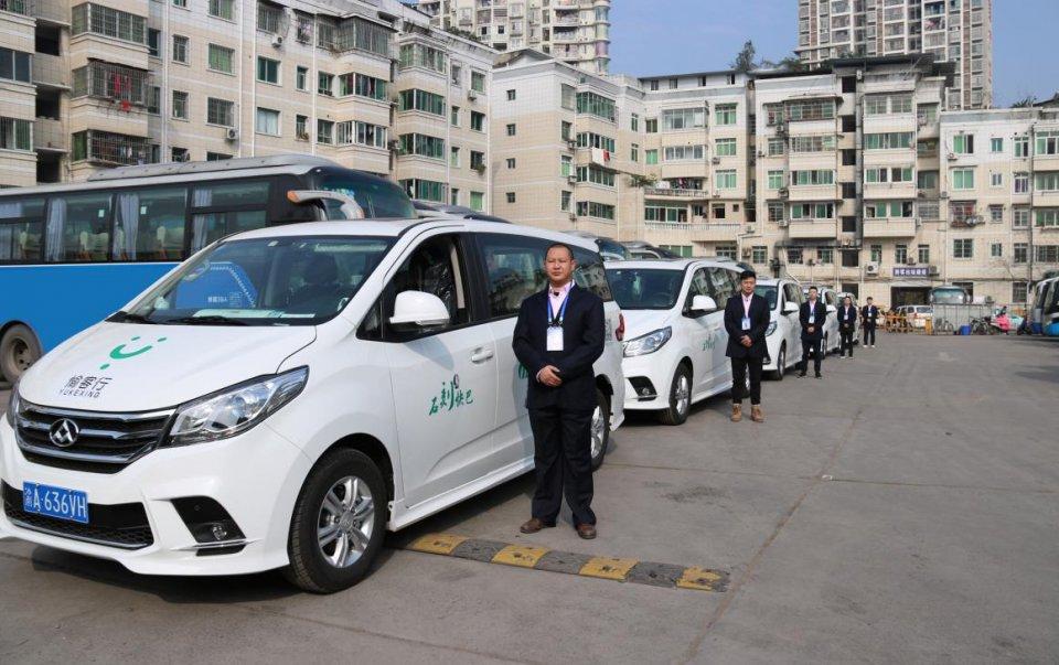 高性价比出行堪比专车服务这种商务车在重庆火了