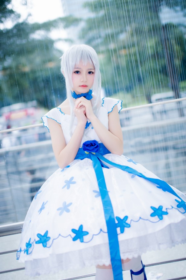 cos:场照上的银发本间芽衣子.