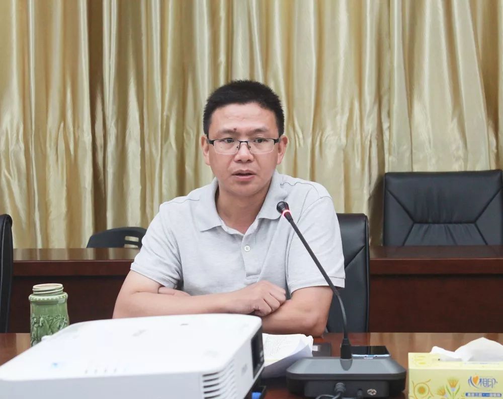 徐科峰率队现场办公钦州港区农民安置房群众超规划建设问题