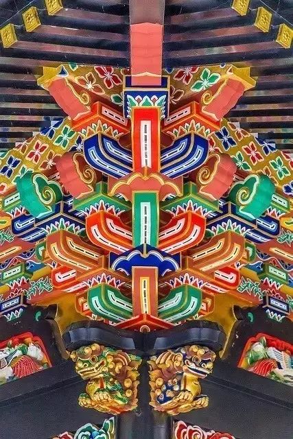 说明斗拱在中国传统建筑的影响力相当于古典柱式对西方建筑的影响.