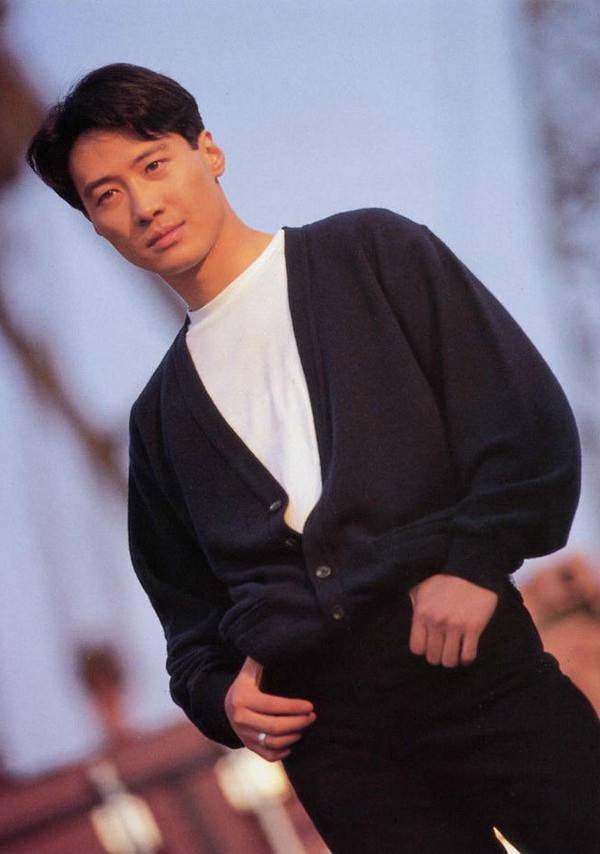 歌手黎明近照曝光,53岁帅气依旧被赞冻龄