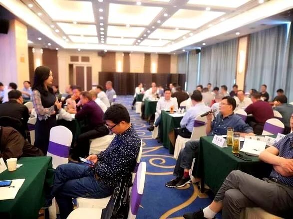 本次培训,创新采用岛屿式分组座法,增加结构化研讨环节,通过两次研讨