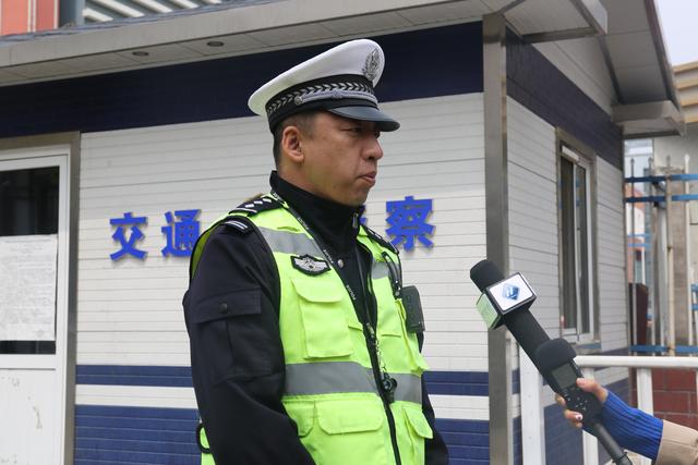 回民区交警大队摩托二中队副中队长郭纳应:日夜坚守不后退"总之工作中