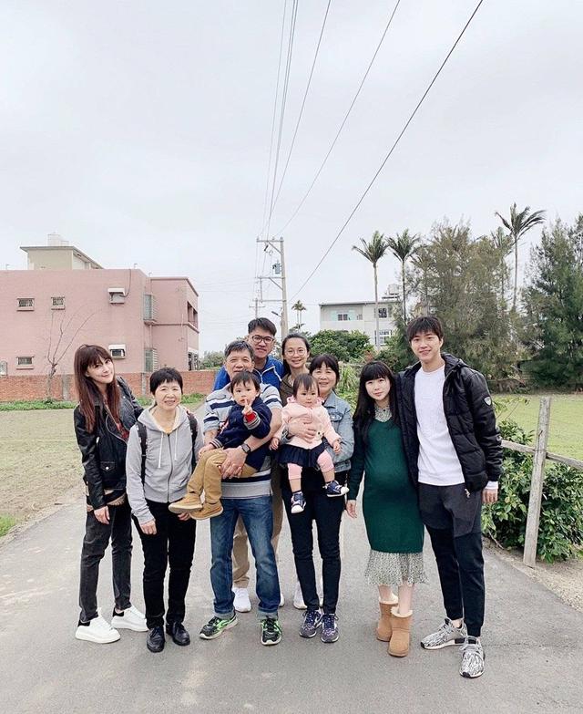 福原爱生二胎后江宏杰带女儿打预防针看到爱拉酱哭直呼心疼