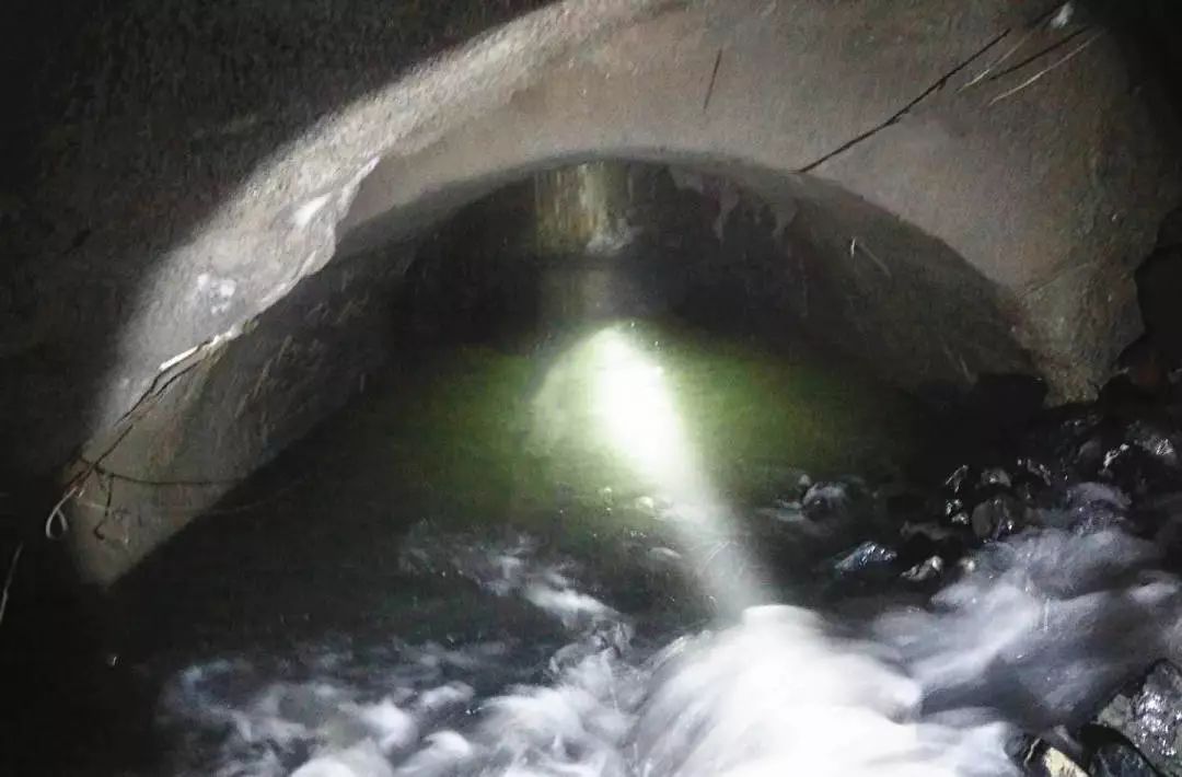 2018年5月21日,野三关隧道受当地暴雨汇水影响,致使" 602"溶腔内大量