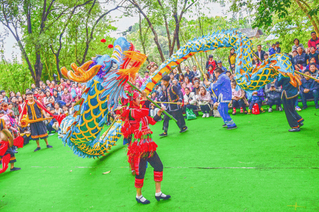 苗族祭龙仪式将在五一小长假迎来收官火爆整个春天的"寻龙记"一起逛下