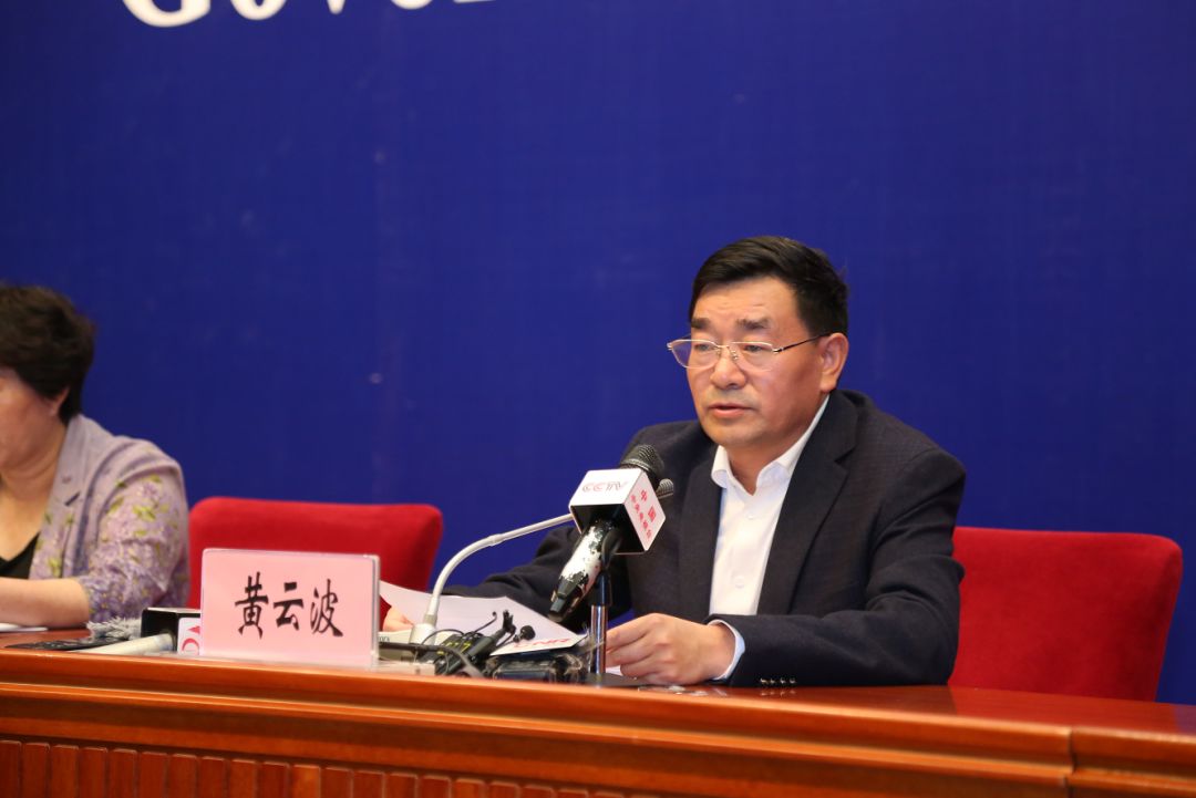 云南省政府副秘书长,省扶贫办主任黄云波介绍,省扶贫开发领导小组严格