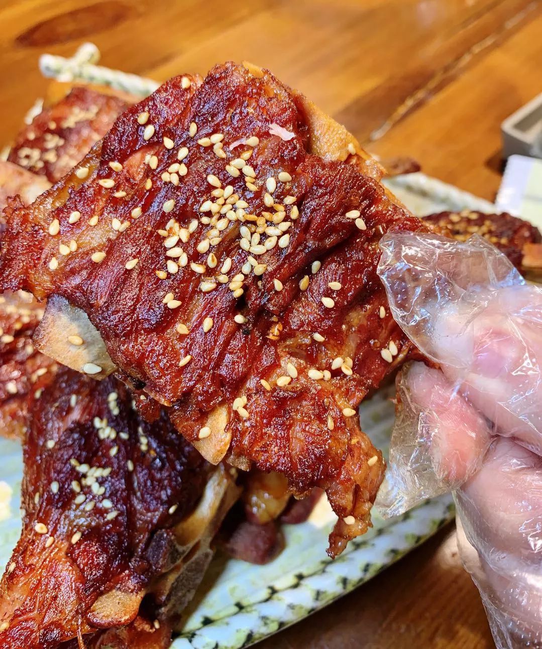 江湖上大名鼎鼎的丐帮烤骨头,只要2块9毛9一块,实在,香!