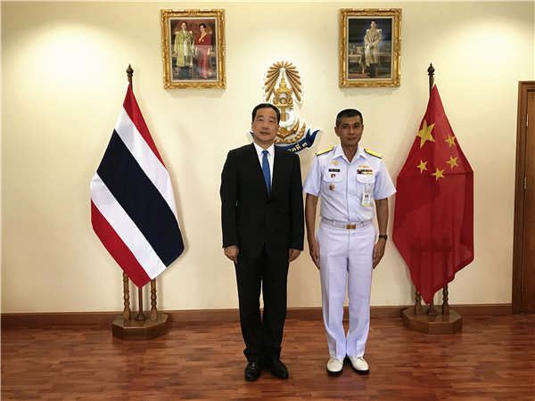 马凤春总领事拜会泰国海军第三舰队司令.记者孙广勇 摄