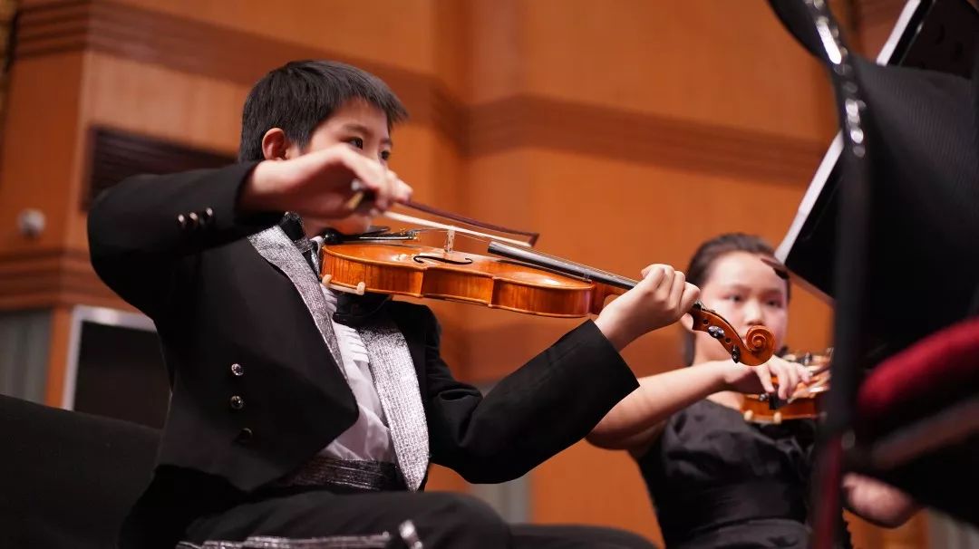 【耀眼的"中华星"】重庆市渝中区中华路小学"中华星"少儿交响乐团绽放