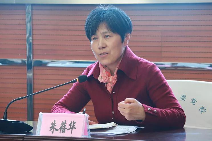 县委常委,县公安局局长于智勇,县人大常委会副主任崔用龙,胡燕萍,县