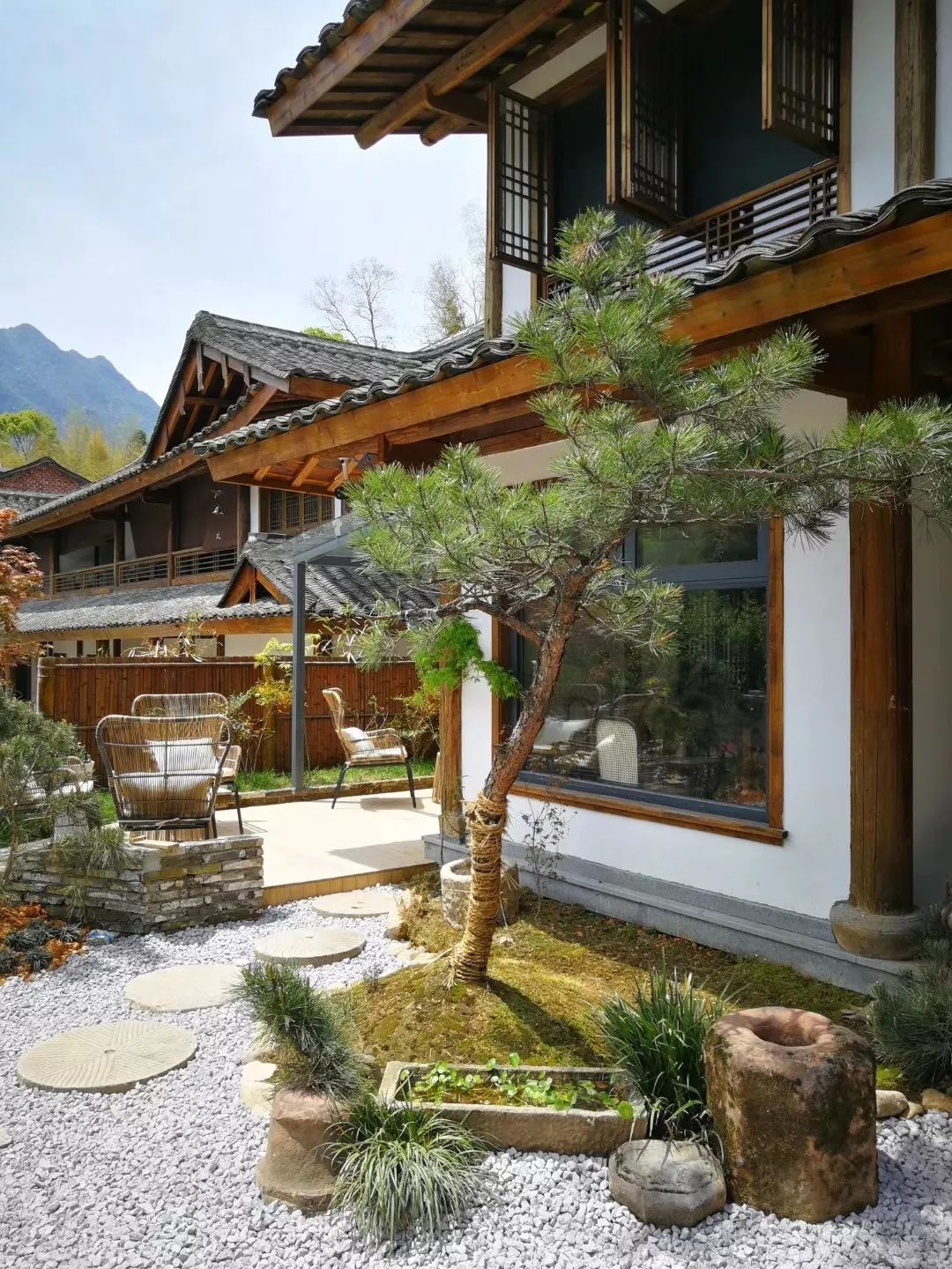 住进星空玻璃房,满天星辰来"哄"你睡觉,这家最美廊桥边上的民宿足够