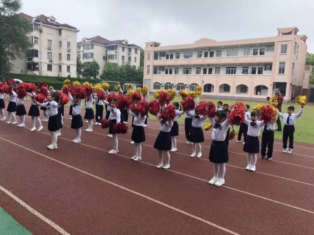 七彩活动解放路小学召开第29届春季田径运动会