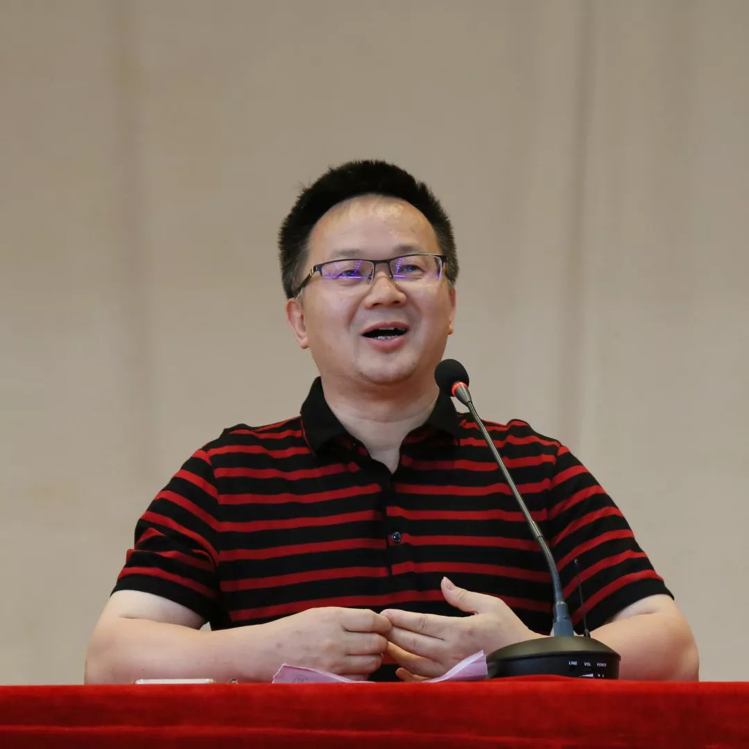 大会最后,刘静波校长发表《逆袭的时刻来了》为主题的动员讲话,他以