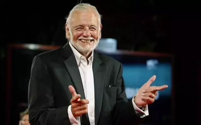 导演乔治·a·罗梅罗,在前人的基础上,推陈出新,自编自导了个人第一部