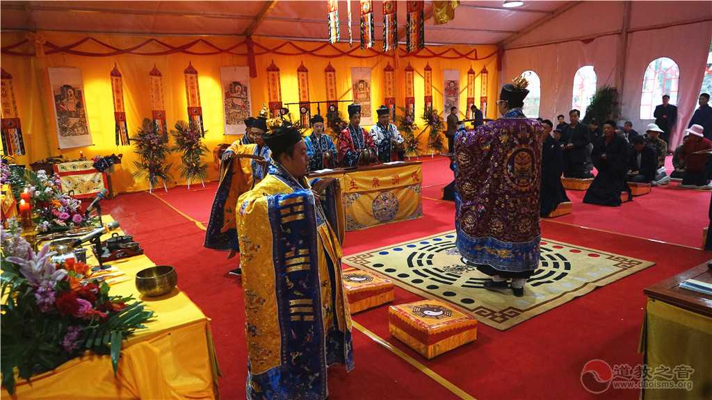 怎样为飞机上逝世的人超度-飞机上死人了会给其他乘客补偿吗 怎样为飞机上逝世的人超度-飞机上死人了会给其他乘客补偿吗