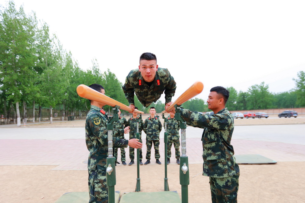 杠上飞实战打直击武警军事教练员任职培训