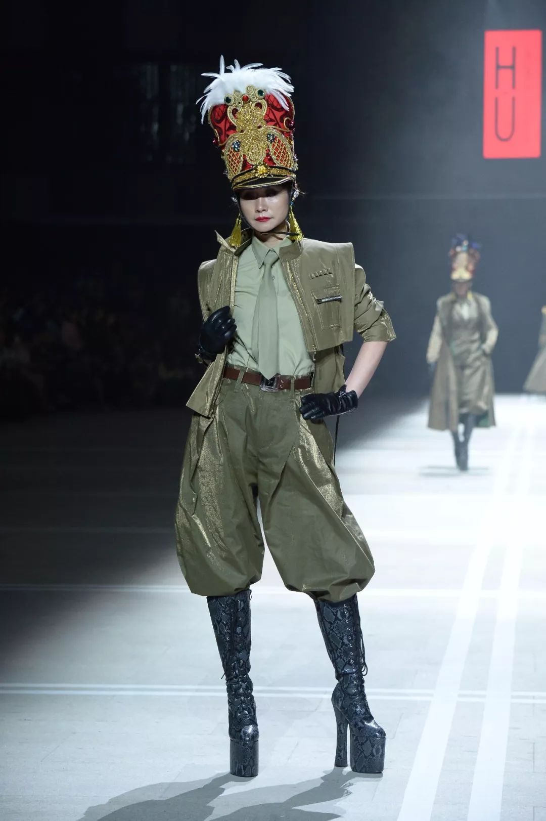 胡社光时尚娘子军|颠覆的背后,是中国女性时尚升级的决心和信心
