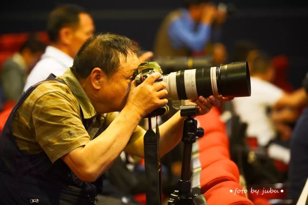 摄影爱好者现场座无虚席4月29日,"2019首届杨丽萍·云南印象国际摄影