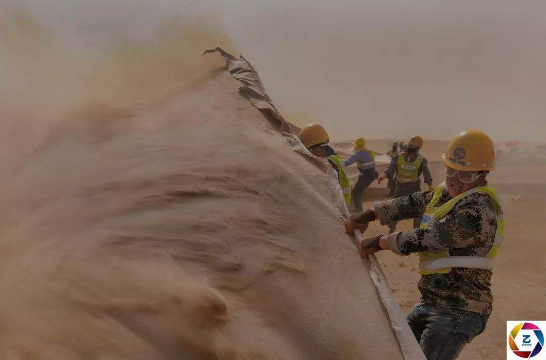 原创民工兄弟在粉尘中作业瞬间面目全非这些劳动场景让人震撼