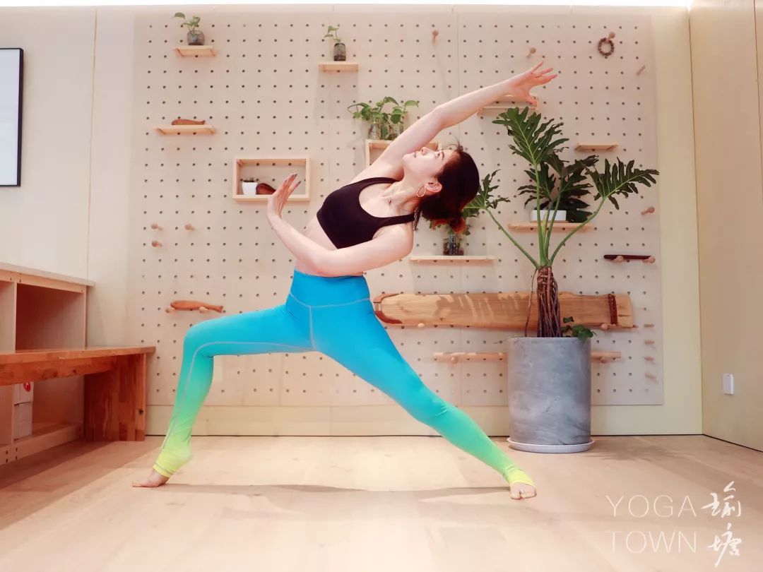 实景拍摄模特当然也是瑜塘馆美美的老师们呀~是不是被这些瑜伽pose美