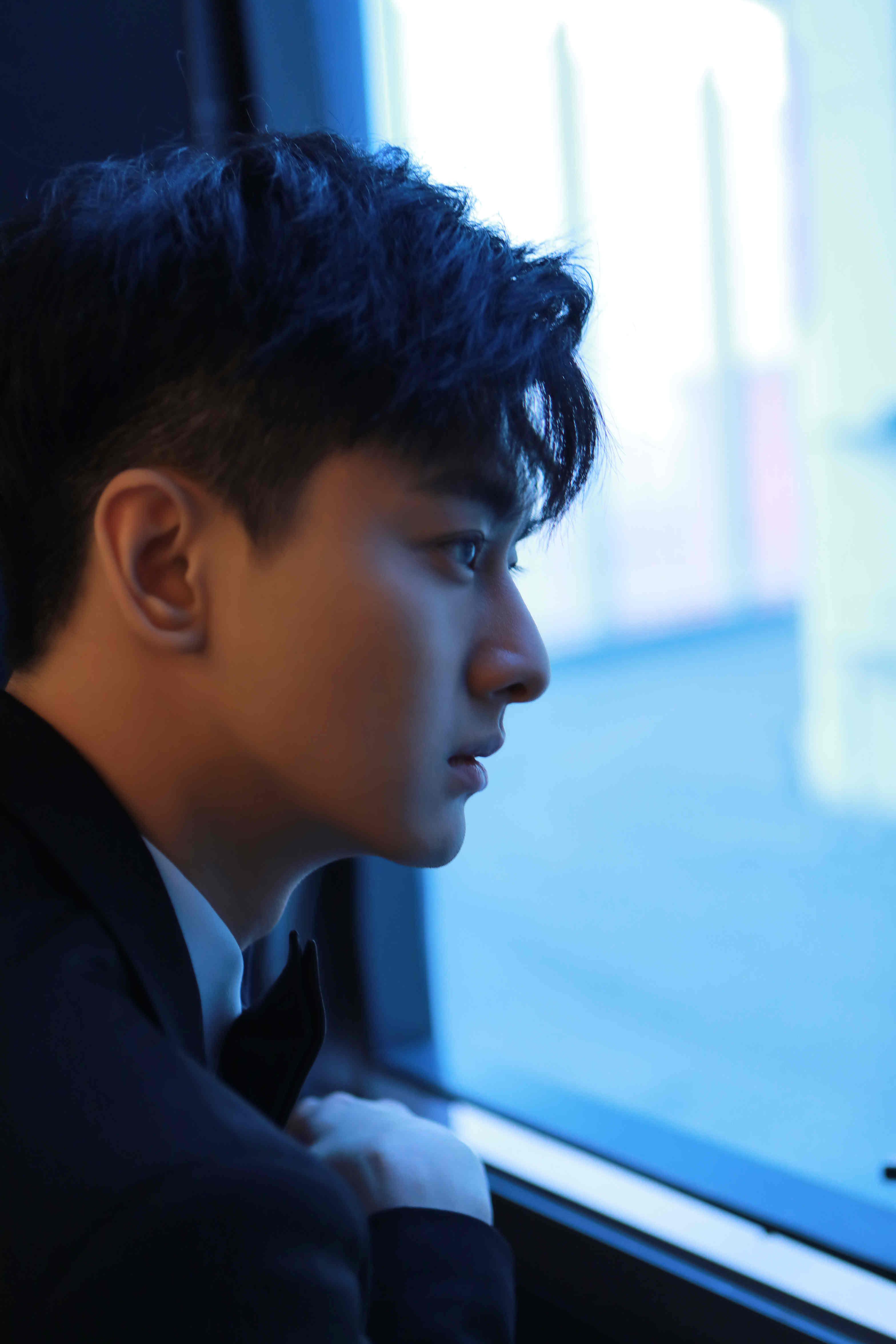 王泽轩西服写真曝光,网友们:霸道总裁新人选_绅士