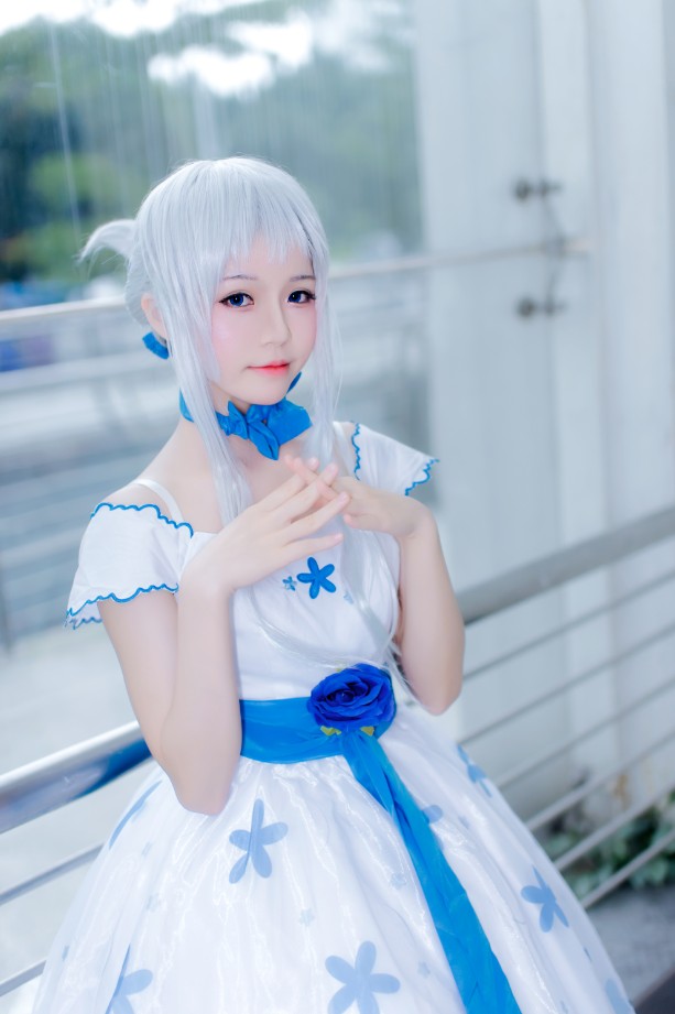 cos:场照上的银发本间芽衣子.